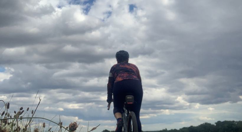 Through the hedge – cycling in spring